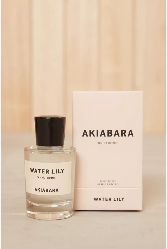 perfume-lyly1-3e00fea34486087f0016837210677645-640-0